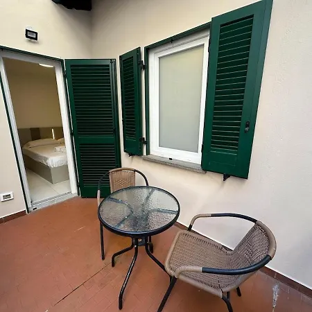 White Lakeside Lejlighed Colonno