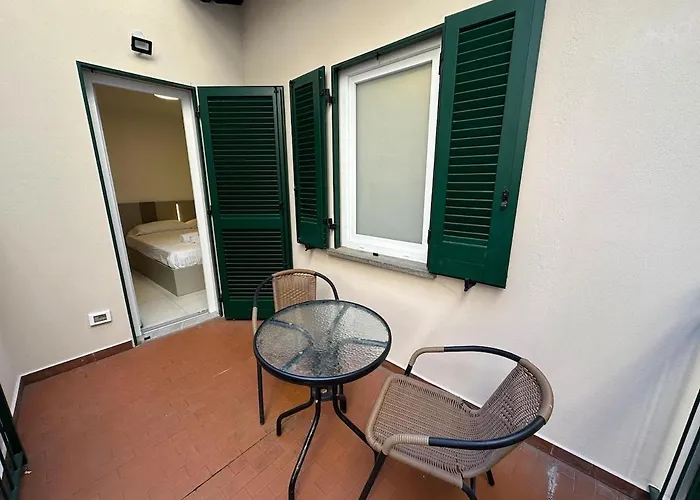 White Lakeside Apartman Colonno